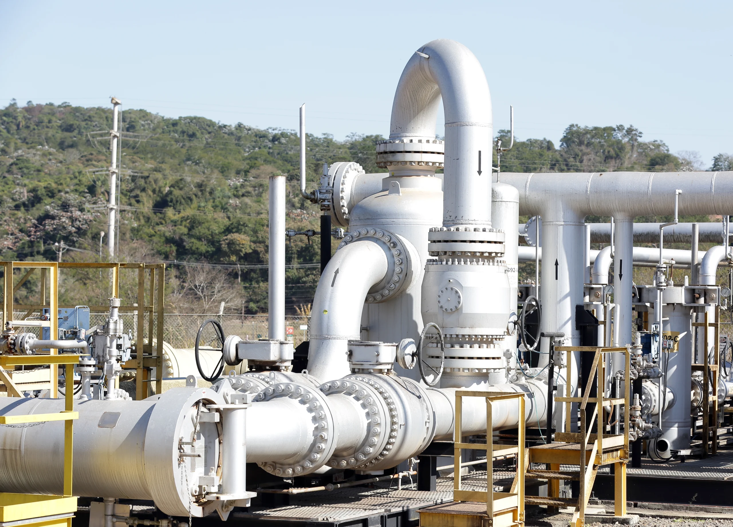 Procurment of Long Lead Equipment for the Conversion to Crude Oil Operation from Distilate Oil of Exisitng Gas Turbine Unit-Fuel Oil Filtration & Selection Skids